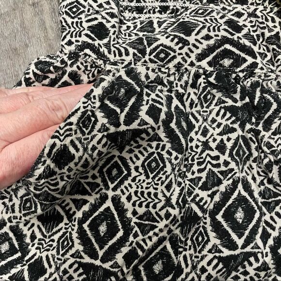 Mudd Geometric Loose Fit Baggy Shorts Cream And Black Size 14.5 - Picture 5 of 9